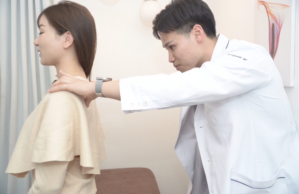 理学療法士による首まわりの整体施術